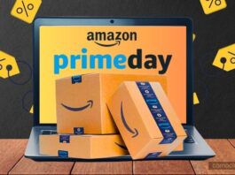 notebook com site amazon prime day e algumas caixas de entrega